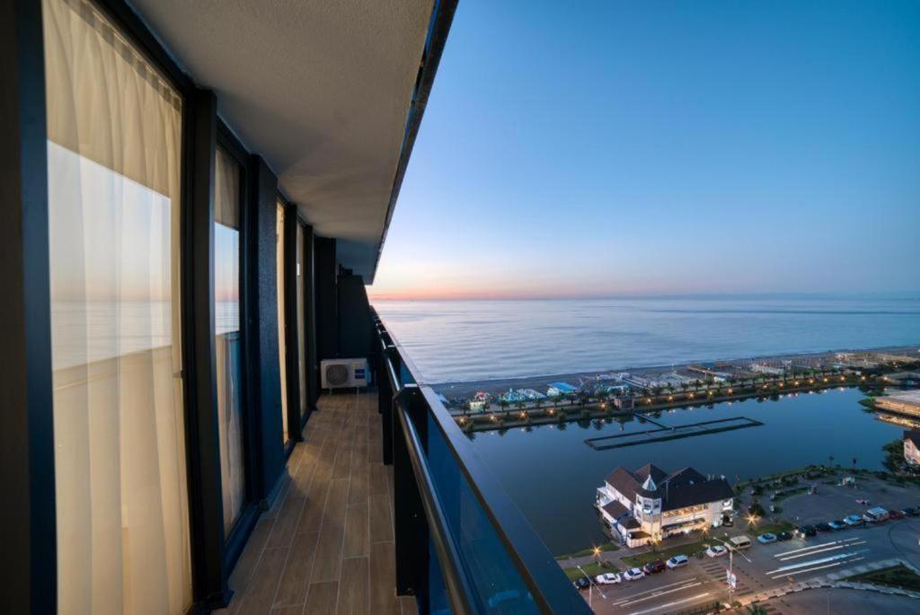 Orbi Hotel Batumi Exteriör bild