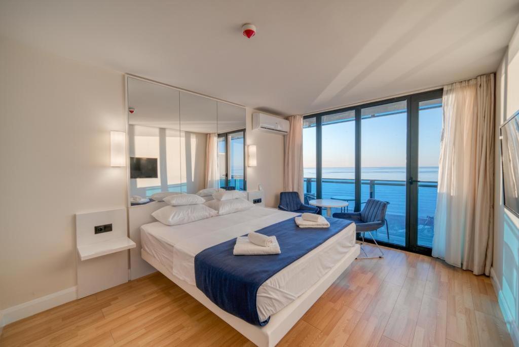 Orbi Hotel Batumi Exteriör bild