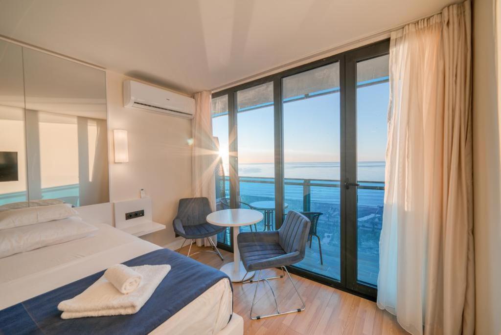 Orbi Hotel Batumi Exteriör bild